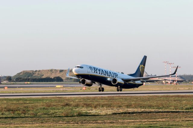 Flugzeug von Ryanair beim abheben: Streichungen in Deutschland