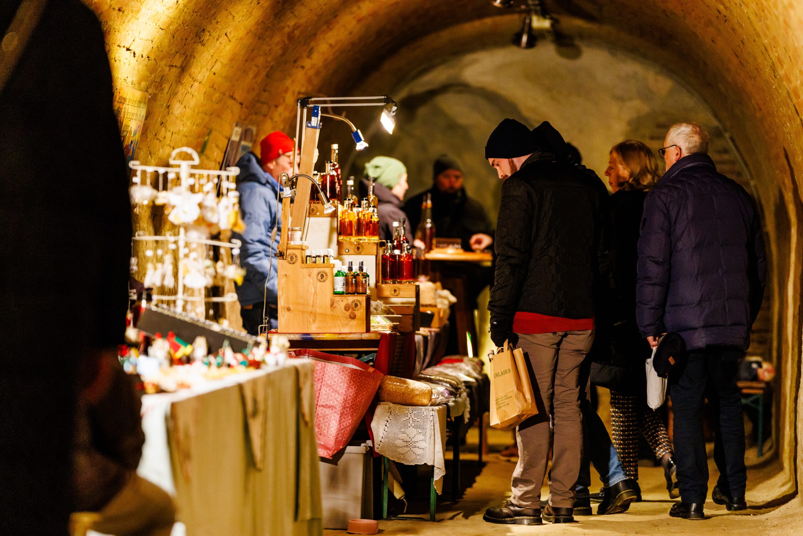Adventmarkt im Retzer Erlebniskeller (c) Foto Buchgraber