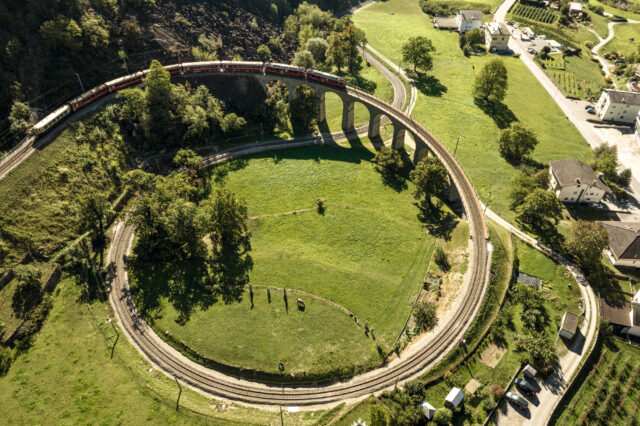 Drohnenaufnahme des Kreisviaduktes von Brusio.