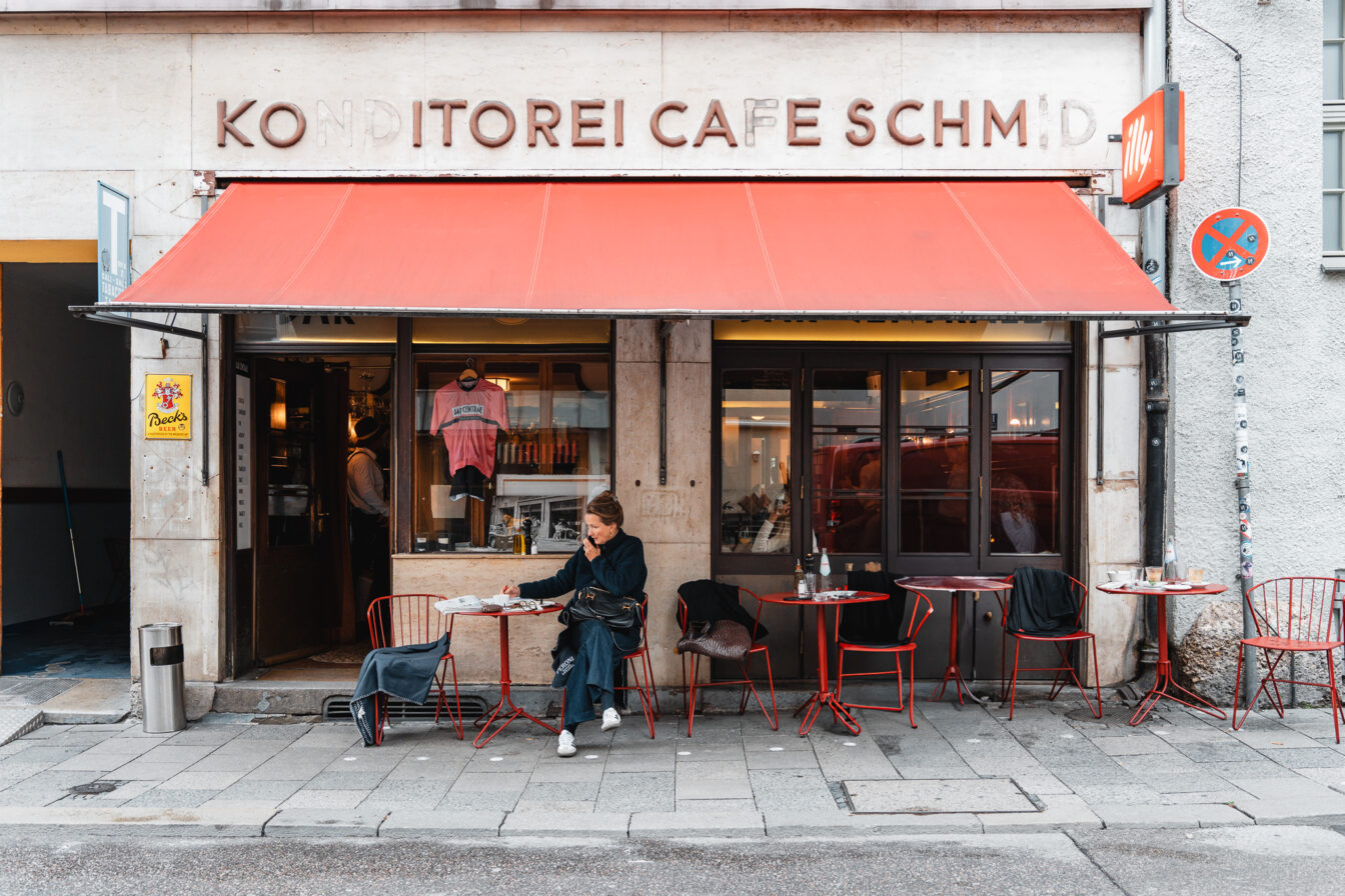 Die Bar Centrale in der Münchner Altstadt von außen