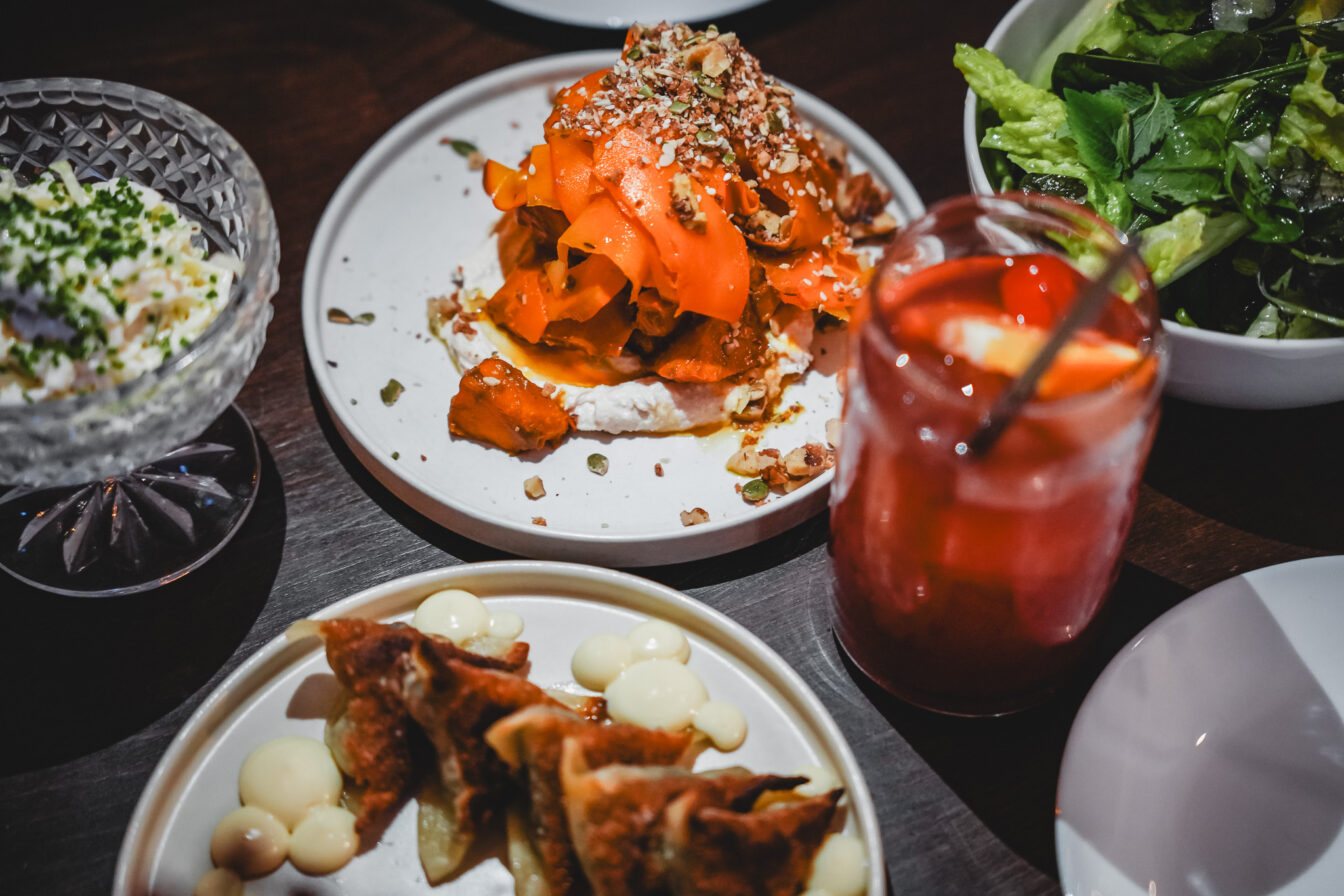 Ein gedeckter Tisch im Bango Bistro Brno.