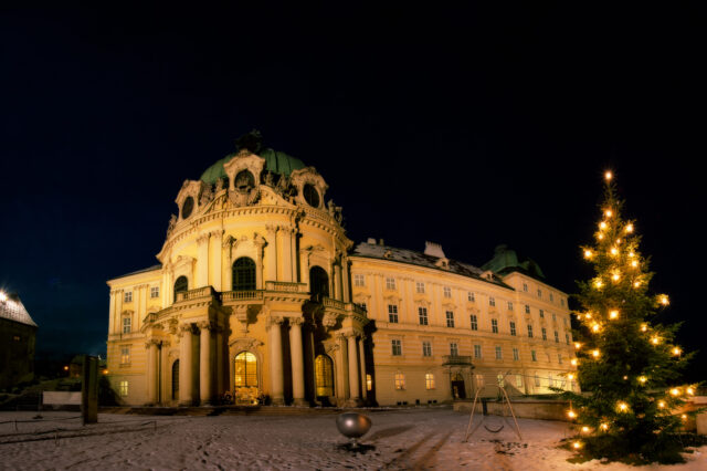 Stift Klosterneuburg in der Nacht zu Weihnachten