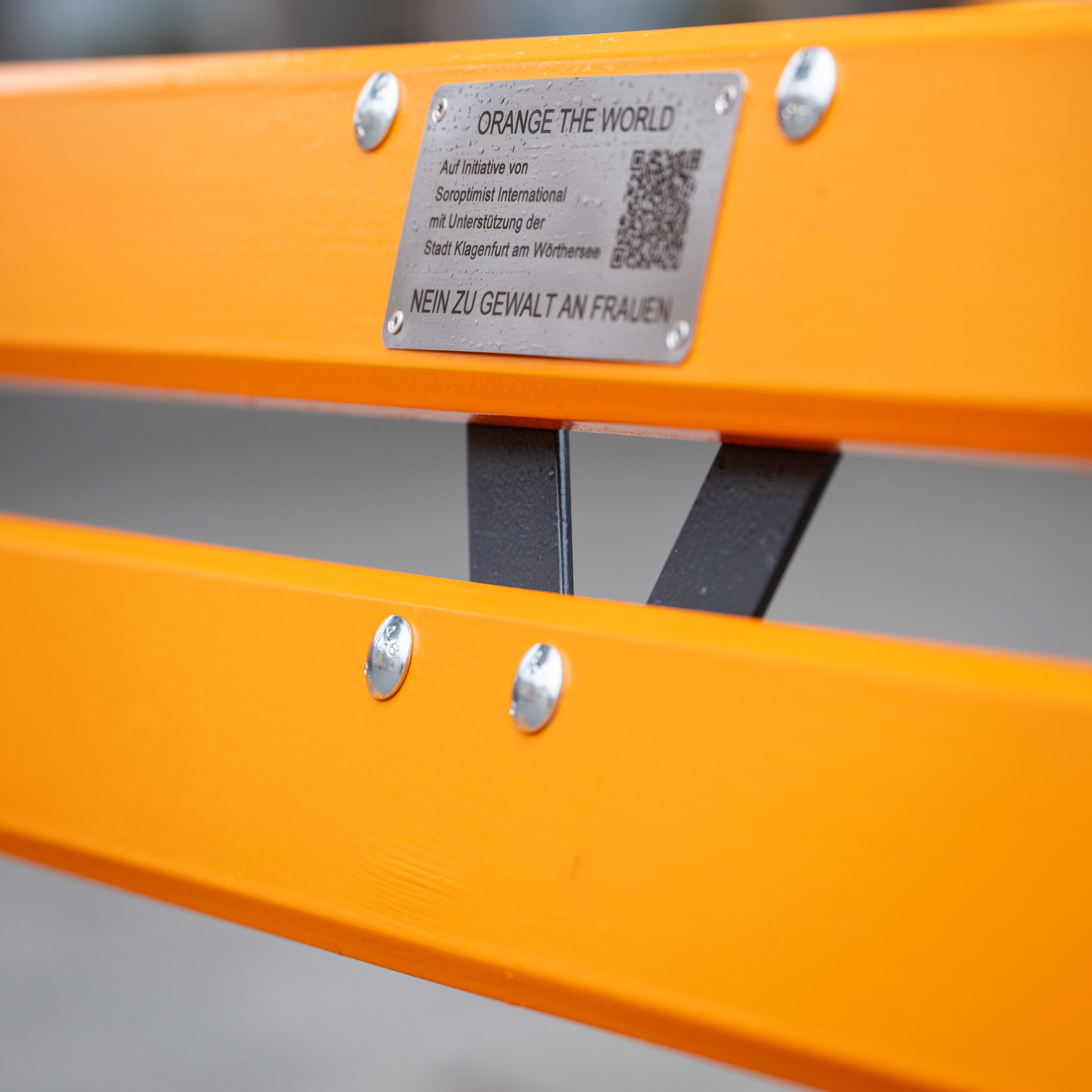 Orange Bank in Klagenfurt am Hauptbahnhof