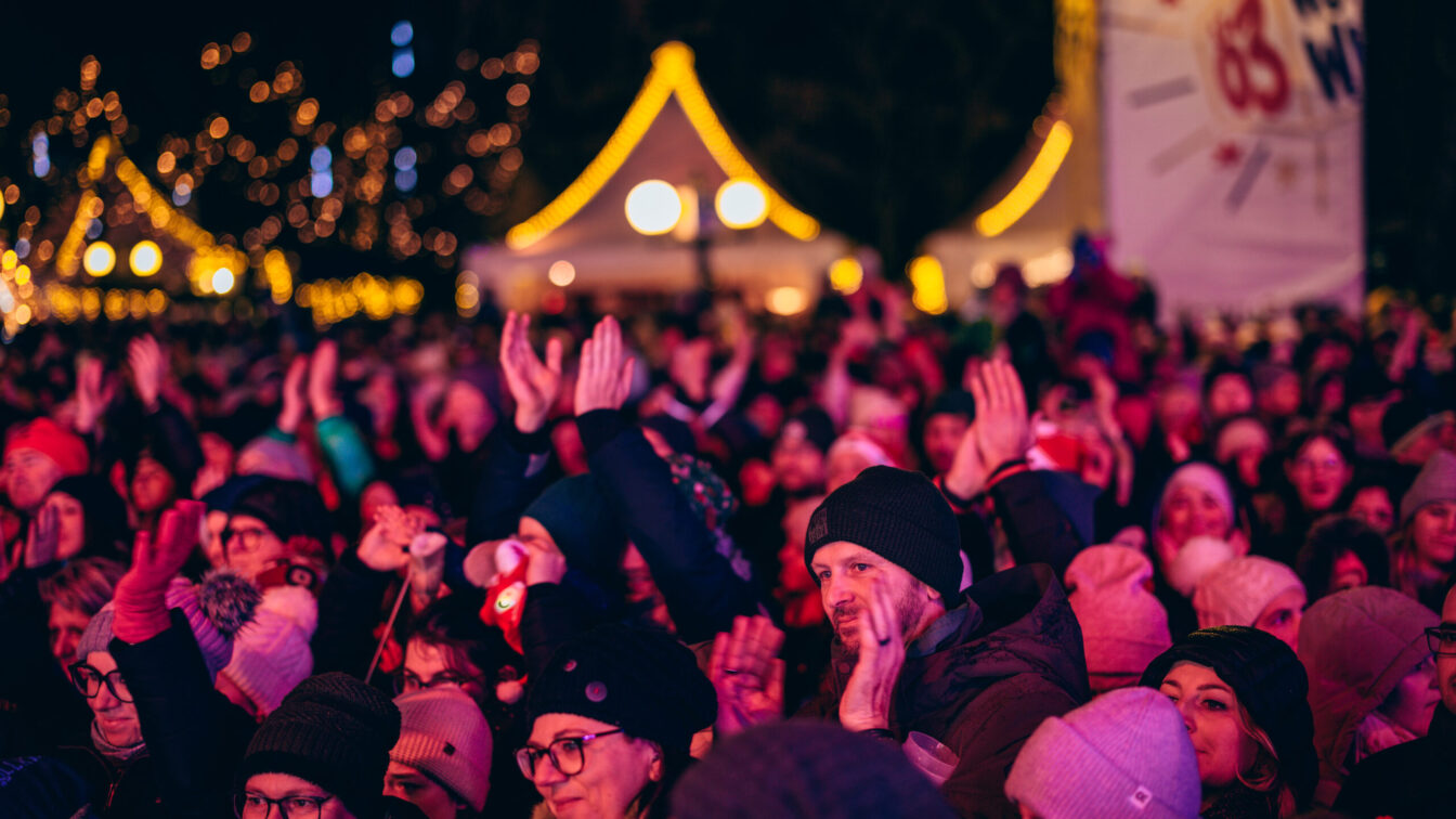 Zuschauer*innen bei Live-Konzerten beim Spendenfest Ö3-Weihnachtswunder