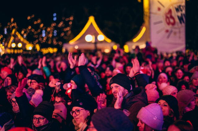 Zuschauer*innen bei Live-Konzerten beim Spendenfest Ö3-Weihnachtswunder