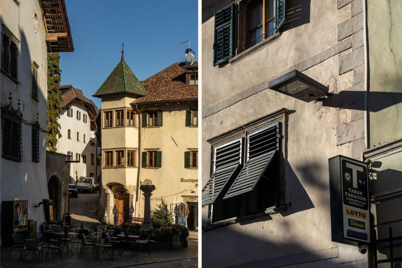 Bild 4 (links) Historischer Dorfplatz mit hellen alten Gebäuden, Erkertürmchen und gepflasterter Gasse; im Vordergrund leere Café-Tische und Stühle. Bild 4 (rechts) Nahaufnahme einer Hausfassade mit geöffneten grünen Fensterläden und einem „Tabak/Tobacco“-Schild; Sonnenlicht wirft klare Schatten.