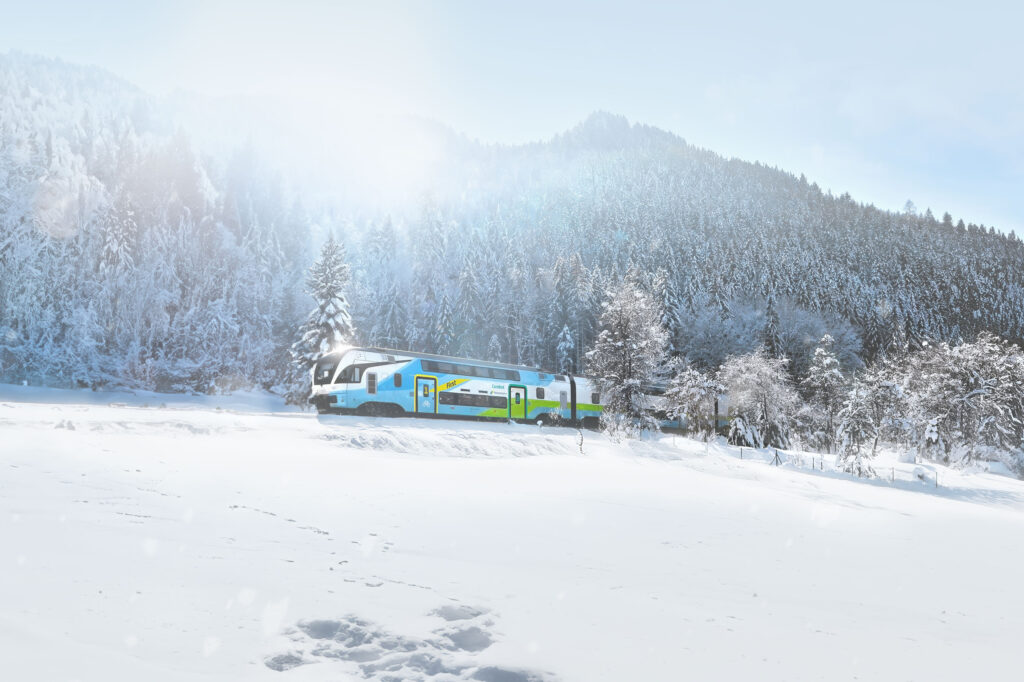 Westbahn Zug in Winterlandschaft