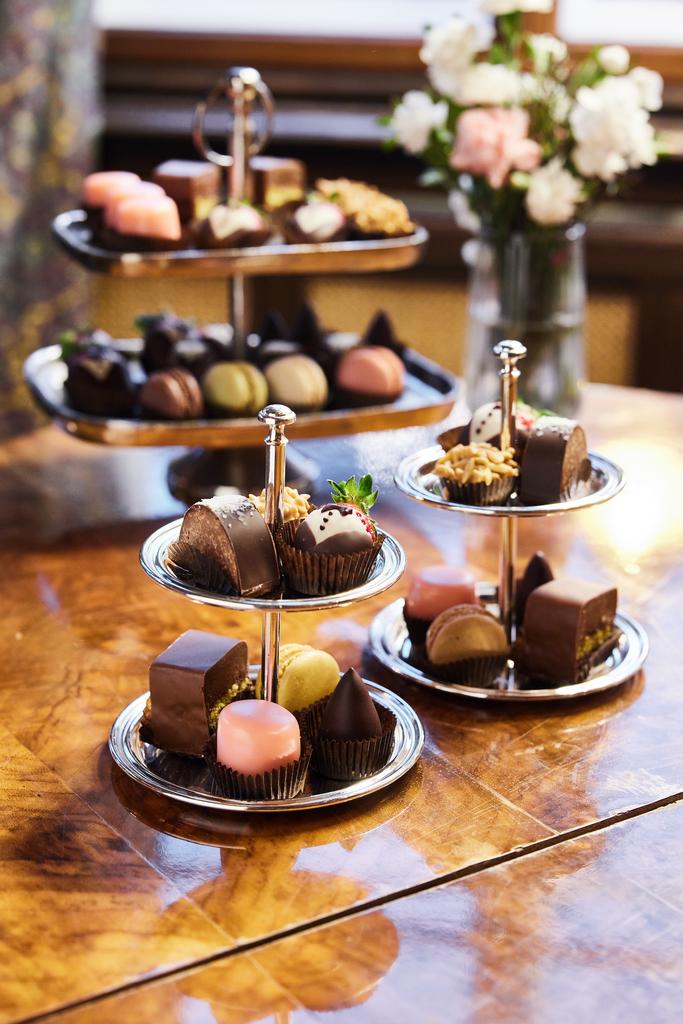 Süße Köstlichkeiten der Konditorei Gerstner am Wiener Opernball