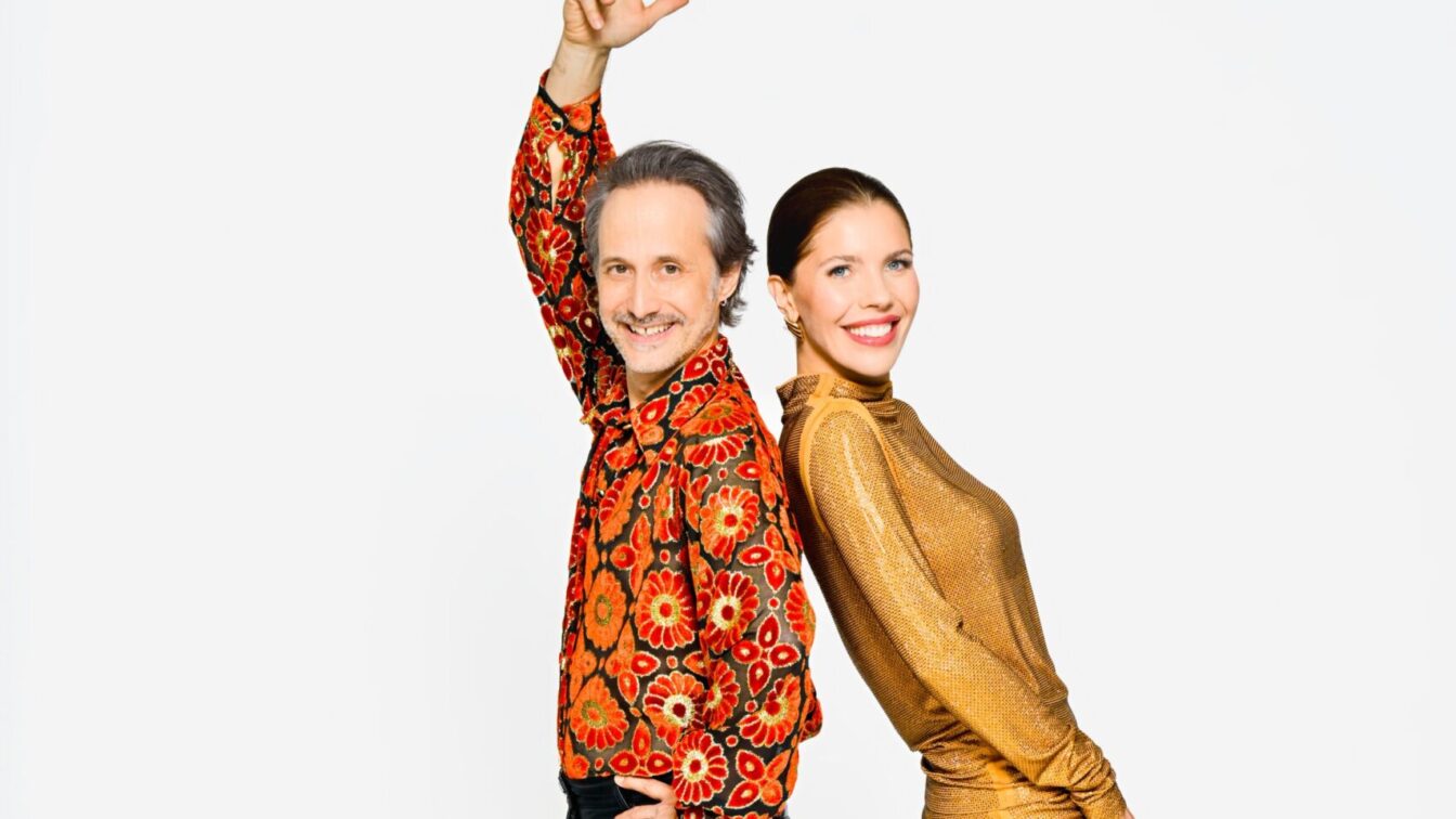 Victoria Swarovski und Michael Ostrowski moderieren den 70. Eurovision Song Contest in Wien! - Die Moderation für den Eurovision Song Contest steht fest: Victoria Swarovski und Michael Ostrowski sind die Hosts des größten TV-Unterhaltungsevents der Welt. Das Duo wird alle neun Shows vom 12. bis zum 16. Mai 2026 moderieren und mit „Good Evening Europe!“ ein Millionenpublikum aus der Wiener Stadthalle begrüßen. - Im Bild: Michael Ostrowski und Victoria Swarovski moderieren den Eurovision Song Contest. Foto: ORF/Thomas Ramstorfer. Veröffentlichung honorarfrei nur für redaktionelle Berichterstattung in Sendungszusammenhang und mit Copyrightangabe.