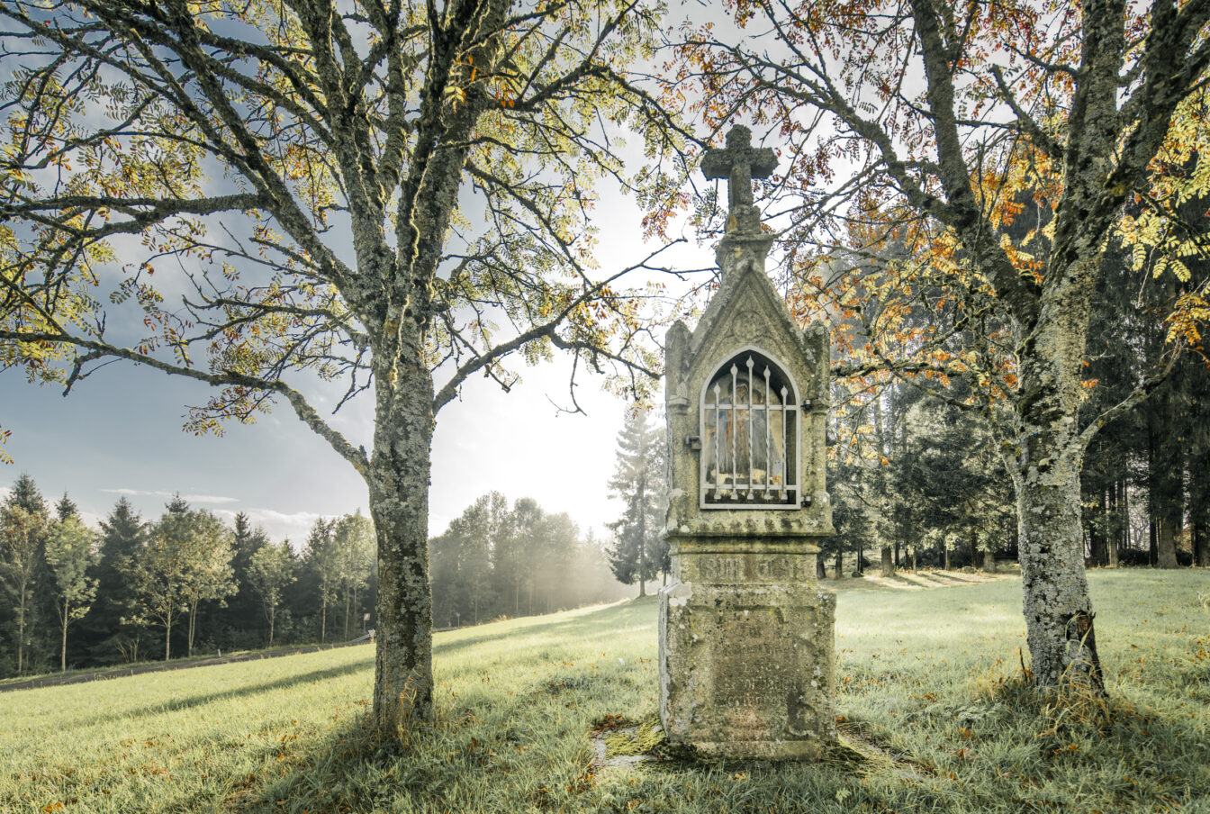 Marterl aus Granitstein auf dem Granitpilgern Wanderweg im Mühlviertler Granitland