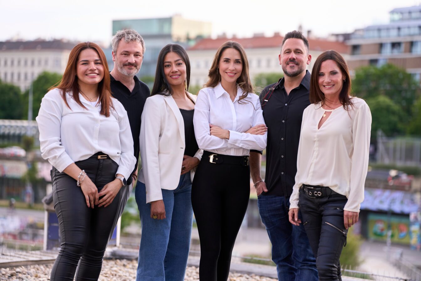 Das VieSFF Team vlnr: Andrea Abaunza (Head of Finance), Igor Ibeas (Director of programs & industry), Isabel Vargas (Production & Film programmer), Mery Cabezuelo (Founder & Director), Philipp Pracser (Head of gastronomy), Daniela Matschnig (Local support)