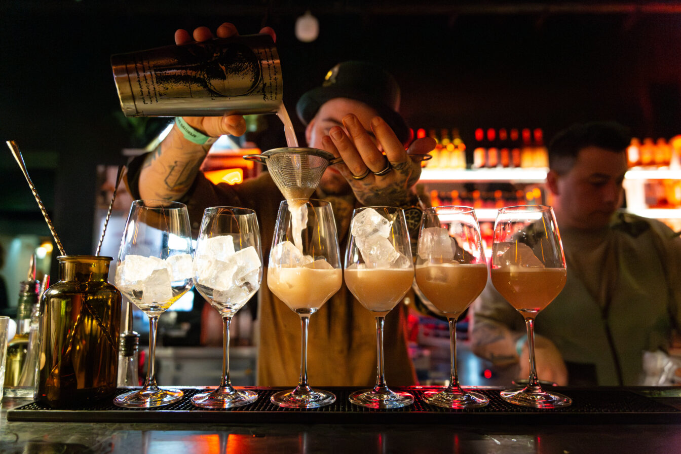 Drinks im Volksgarten Club beim APERITIVO SPRING.