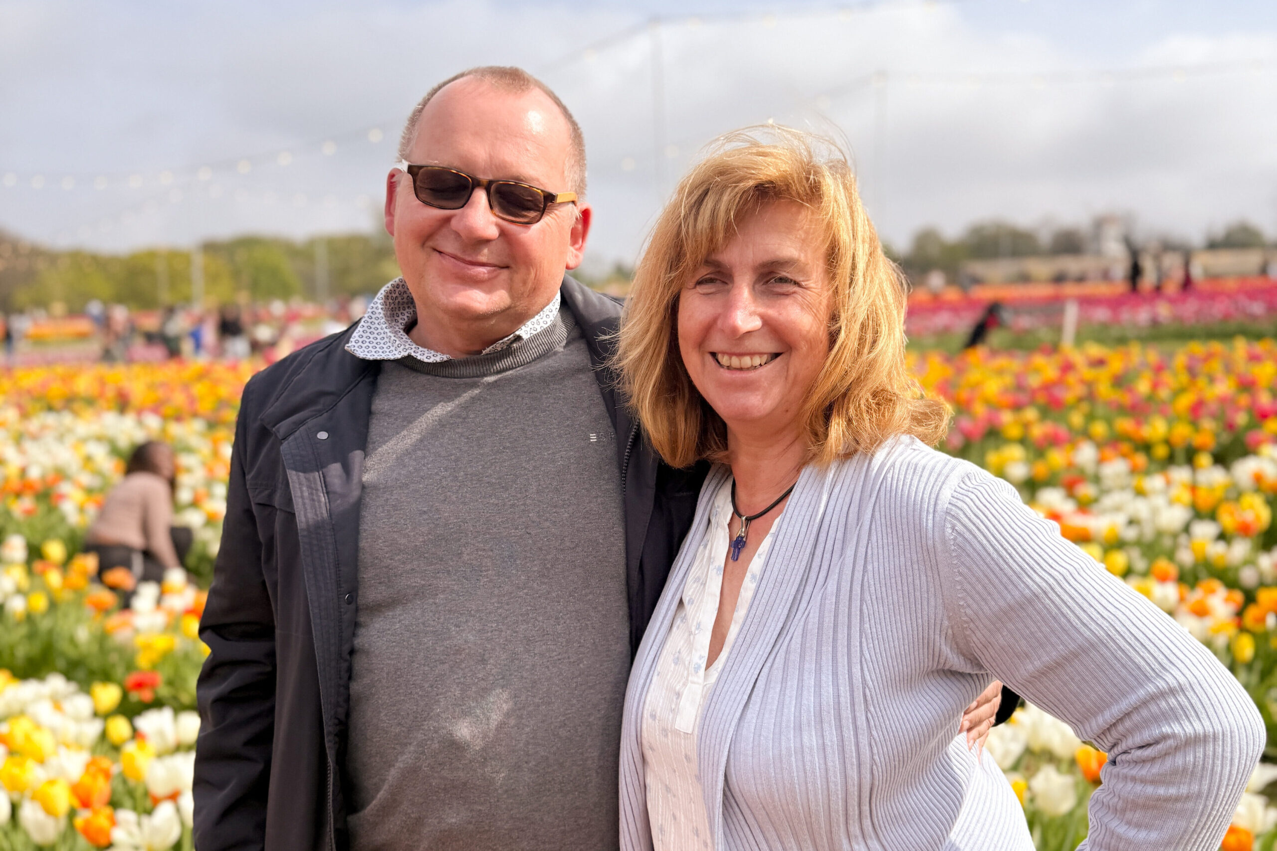 Franz und Elfriede Wunderlich im Tulpenfeld.