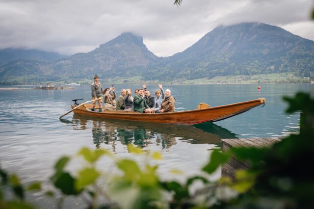 mundART-Festival-Roas transportiert die Gäste über den Wolfgangsee zu den Genussstationen