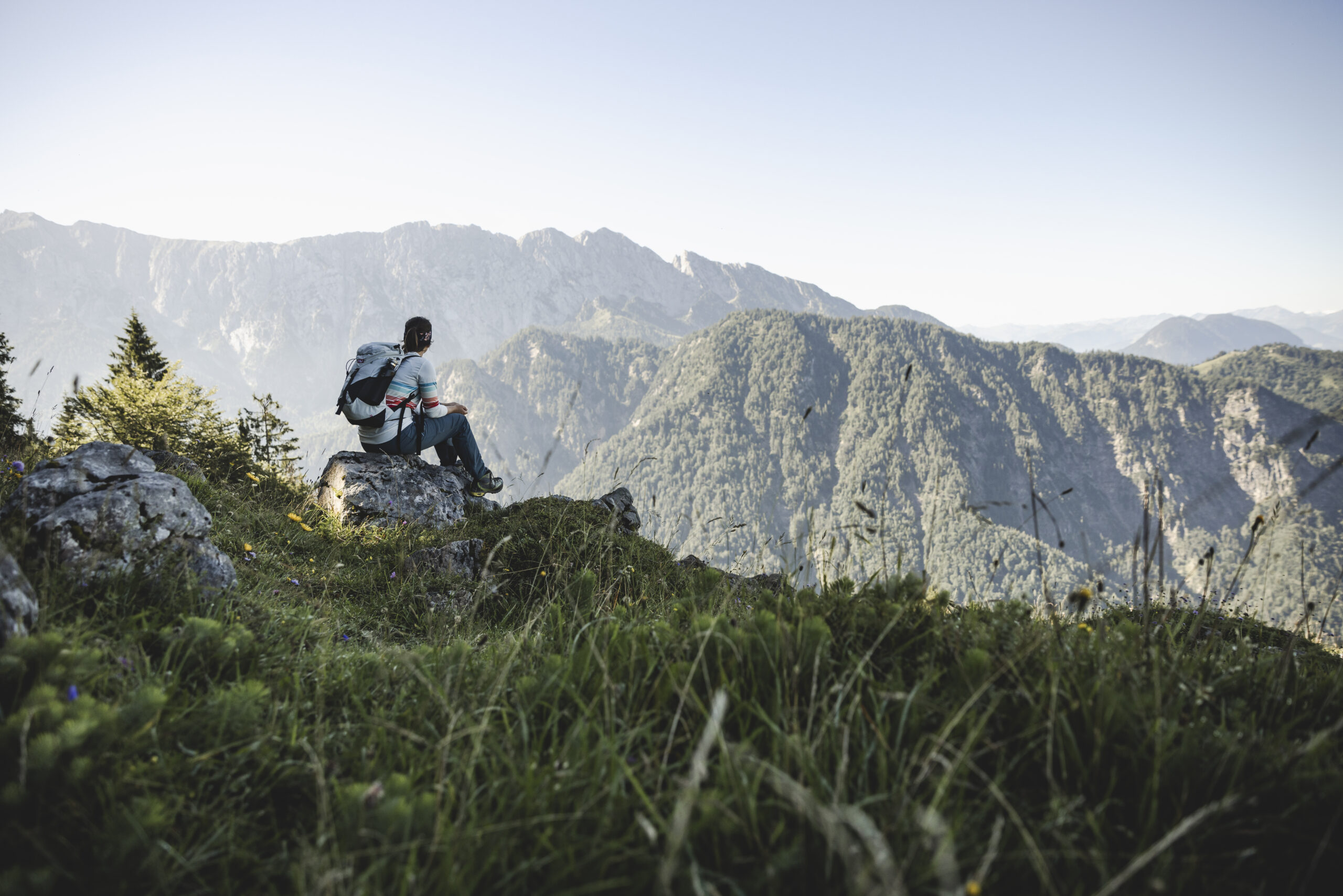 Wanderer vor Bergpanorama (c) Philipp Huber