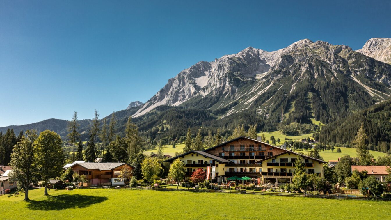 Platz 1 der hundefreundlichsten Unterkünfte 2026 geht an Almfrieden Hotel & Romantikchalet in der Steiermark