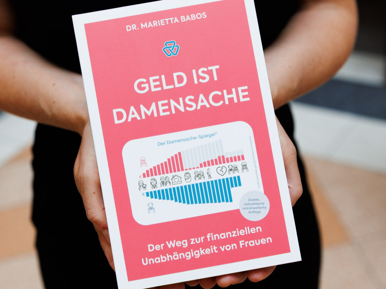 Damensache-Spiegel zum ungleichen finanziellen Lebenslauf von Männern und Frauen