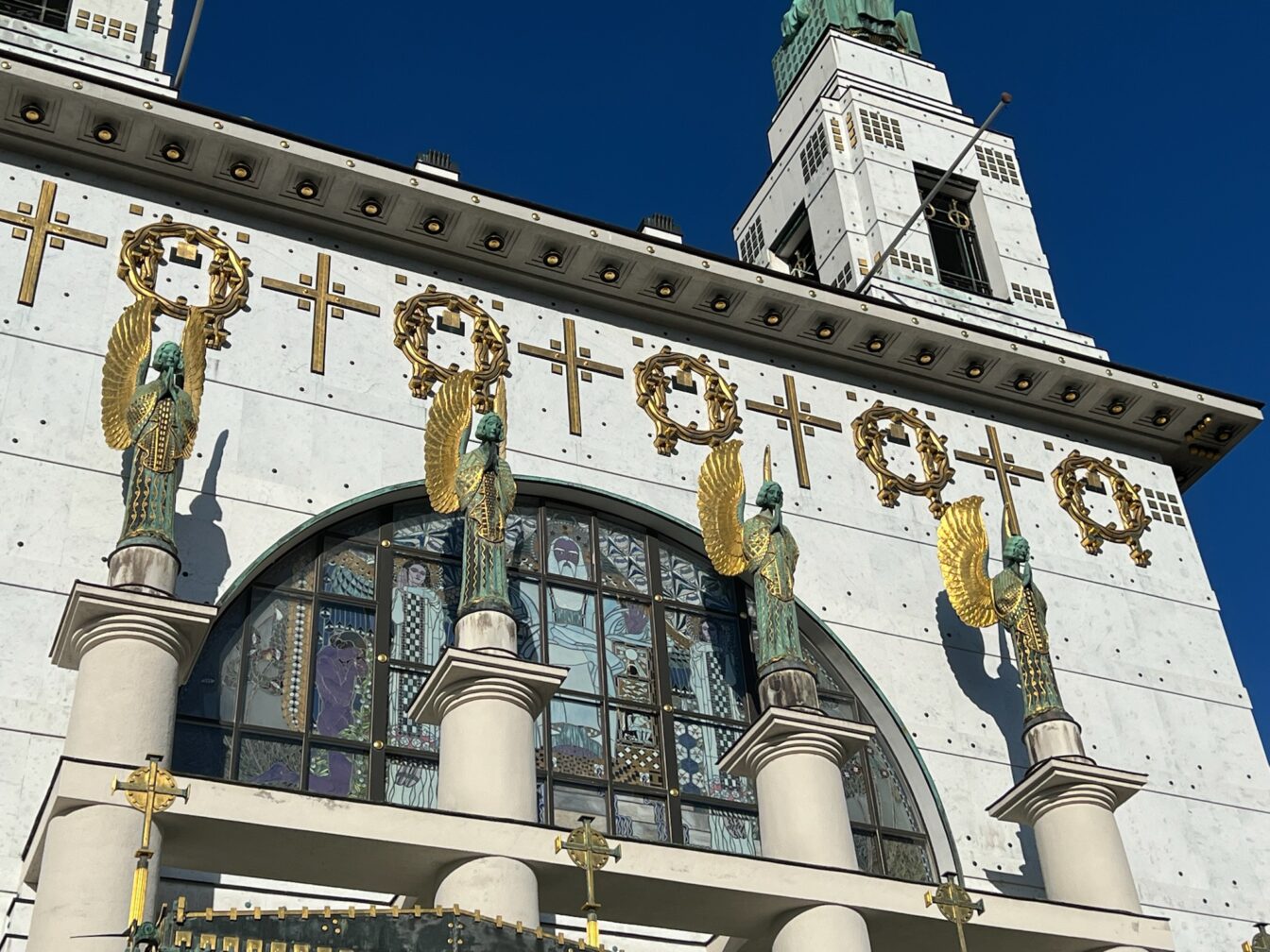 Ein Blick auf die Otto Wagner Kirche