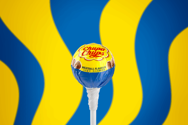 IKEA bringt Lollipop mit Köttbullar Geschmack nach Österreich.