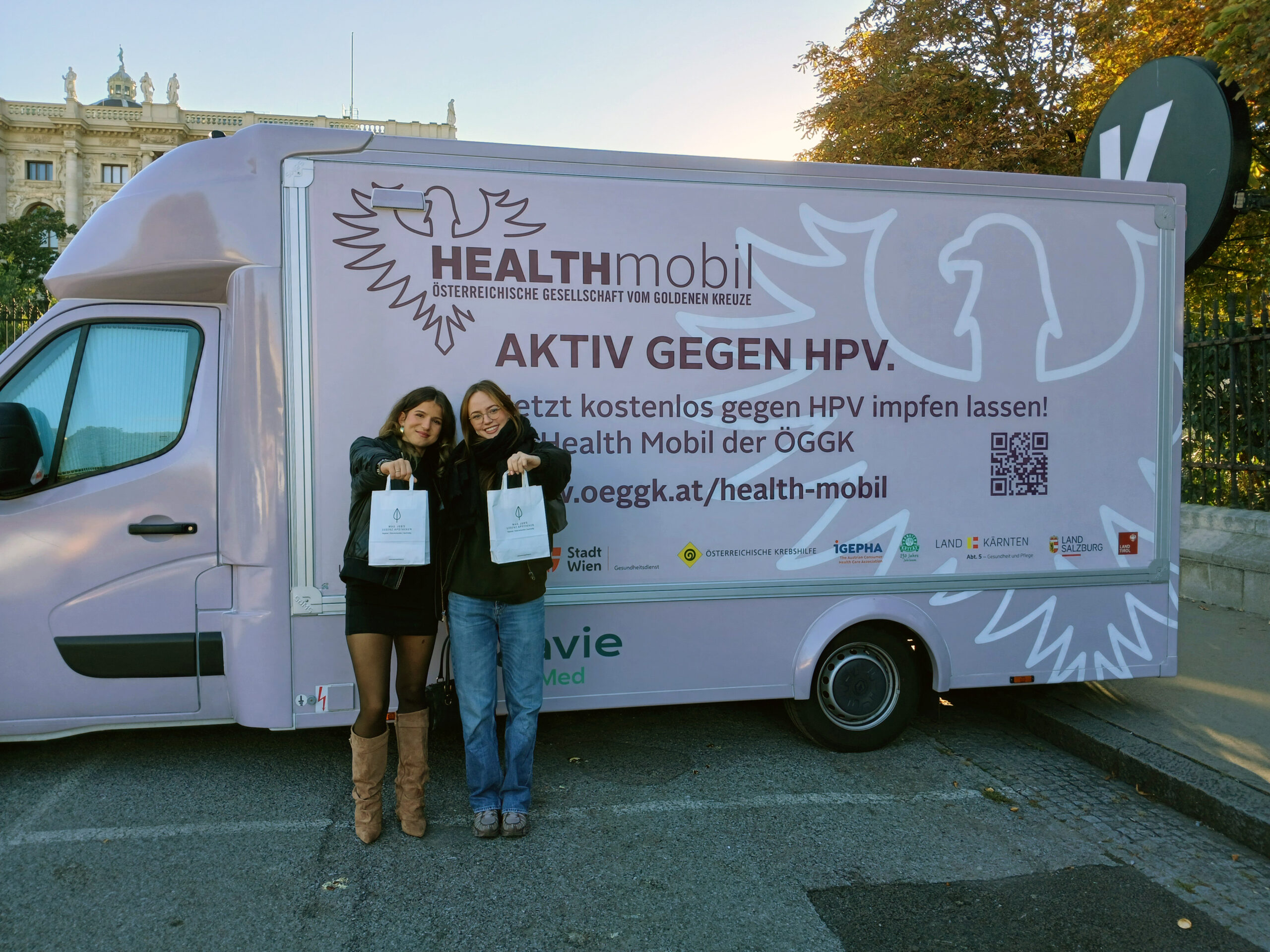 ÖGGK Health Mobil mit Personen