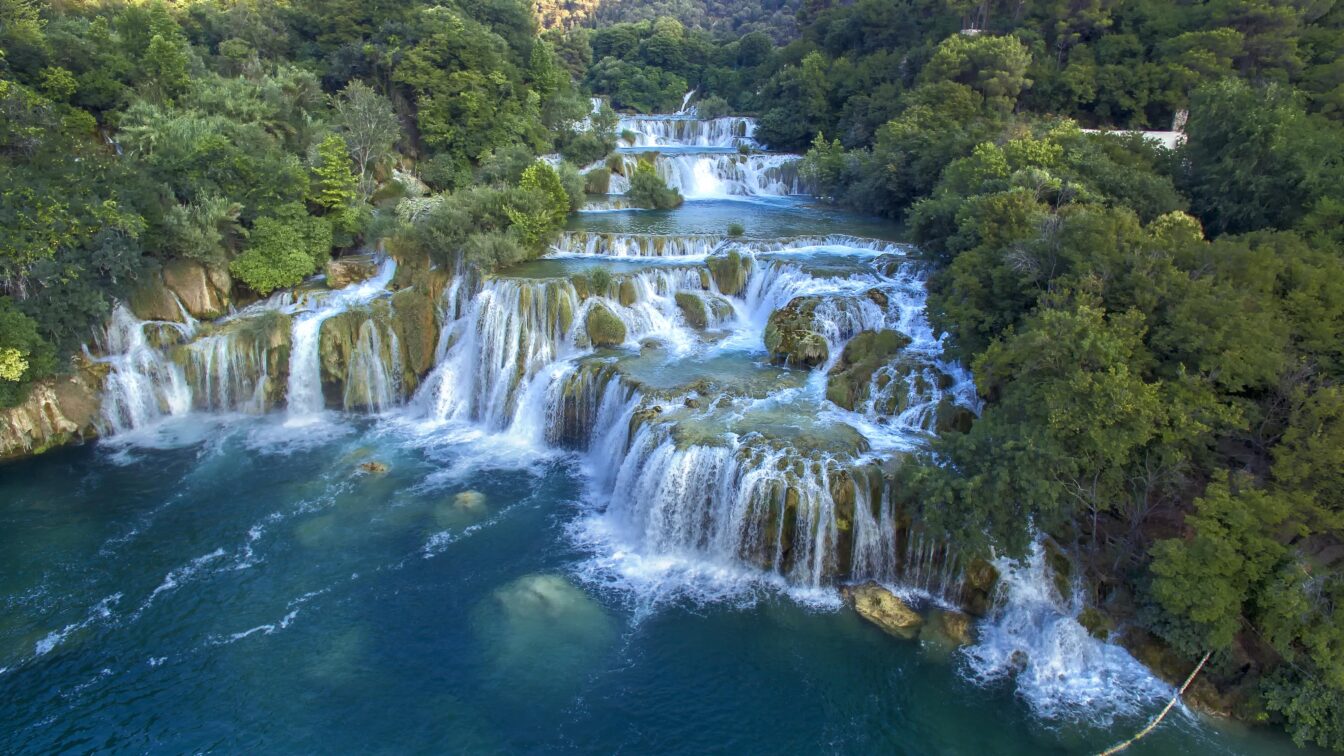 Nationalpark Krka mit Wasserfall in Kroatien