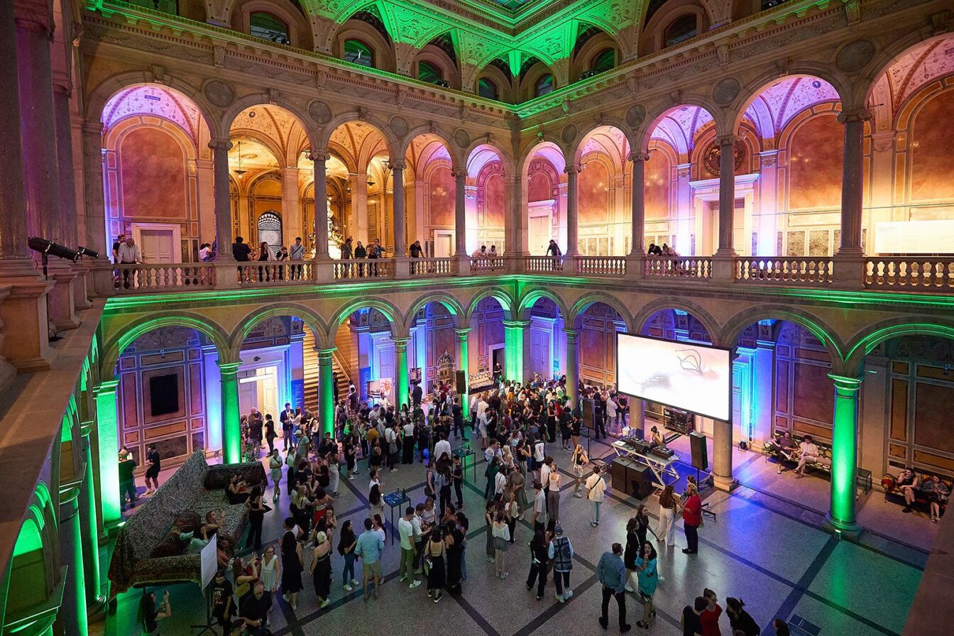 Eurovisoin Watch Party in Wien in der Säulenhalle im MAK, 1010