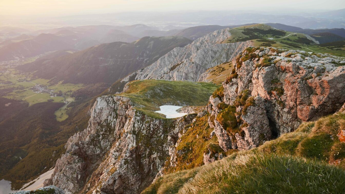 Blick auf den Schneeberg in Niederösterreich