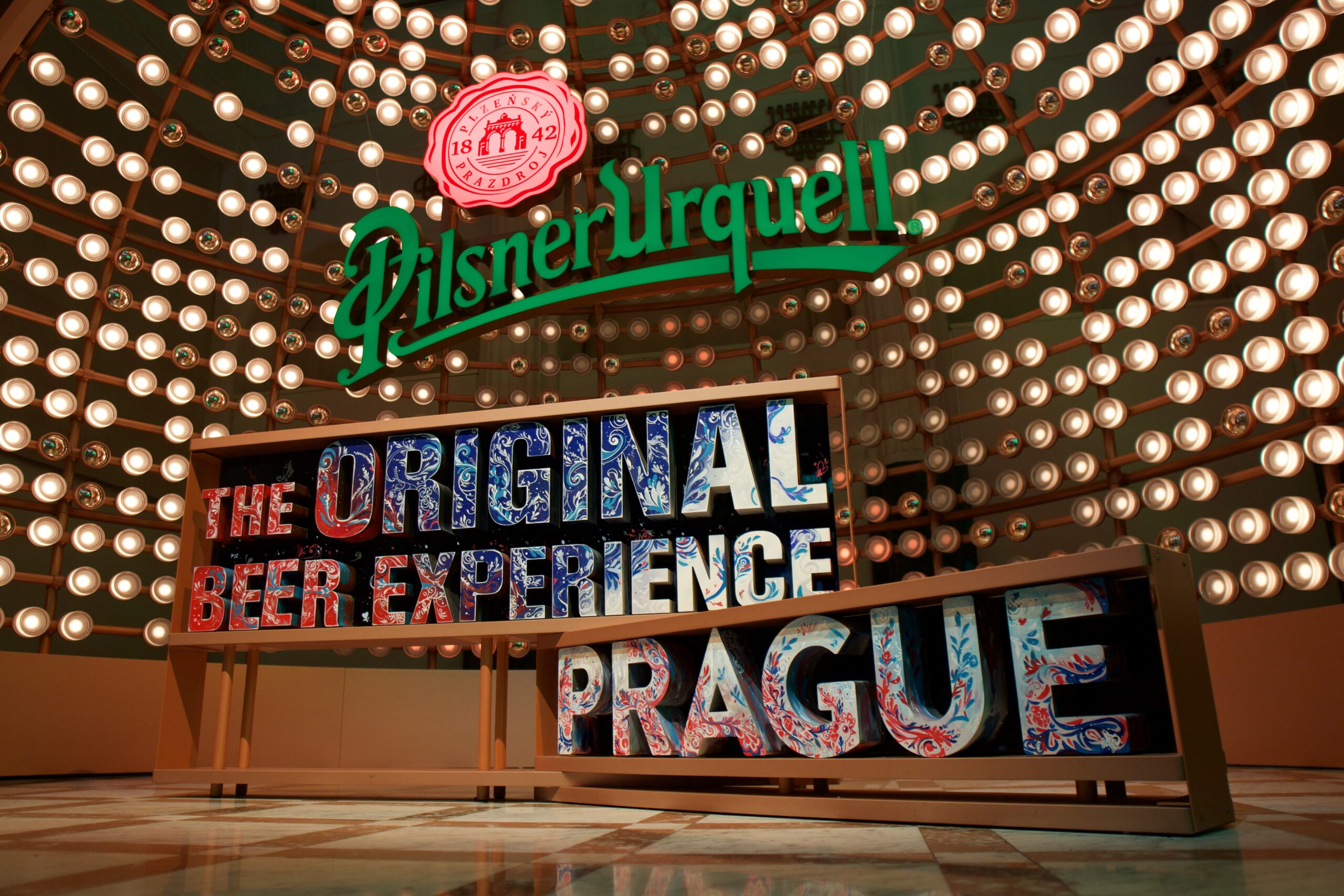 Bild vom Eingang der Bier-Erlebniswelt Pilsner Urquell Experience in Prag