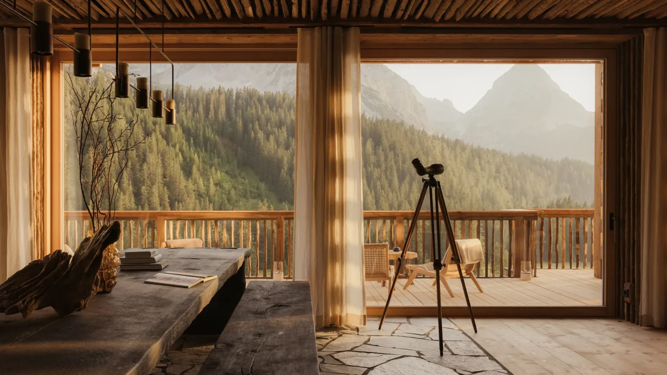 (c) Eriro Alpine Hide