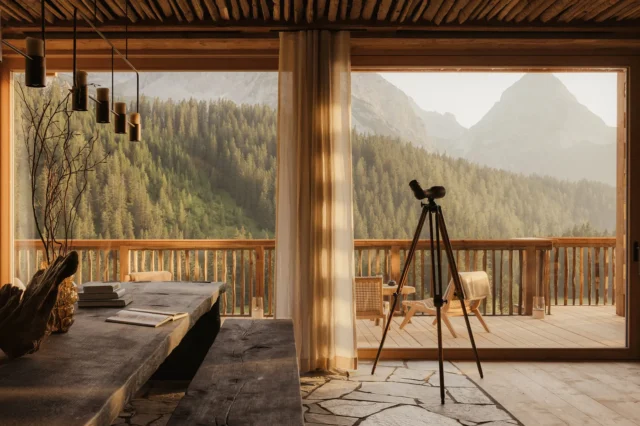(c) Eriro Alpine Hide