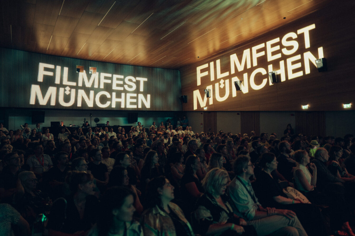 CineMerit Verleihung an STELLAN SKARSGÅRD mit dem Filmtalk IM GESPRÄCH MIT STELLAN SKARSGÅRD im Theatersaal im Amerikahaus anlässlich des 42. FILMFEST MÜNCHEN am 29. Juni 2025. 

© Joel Heyd / Filmfest München