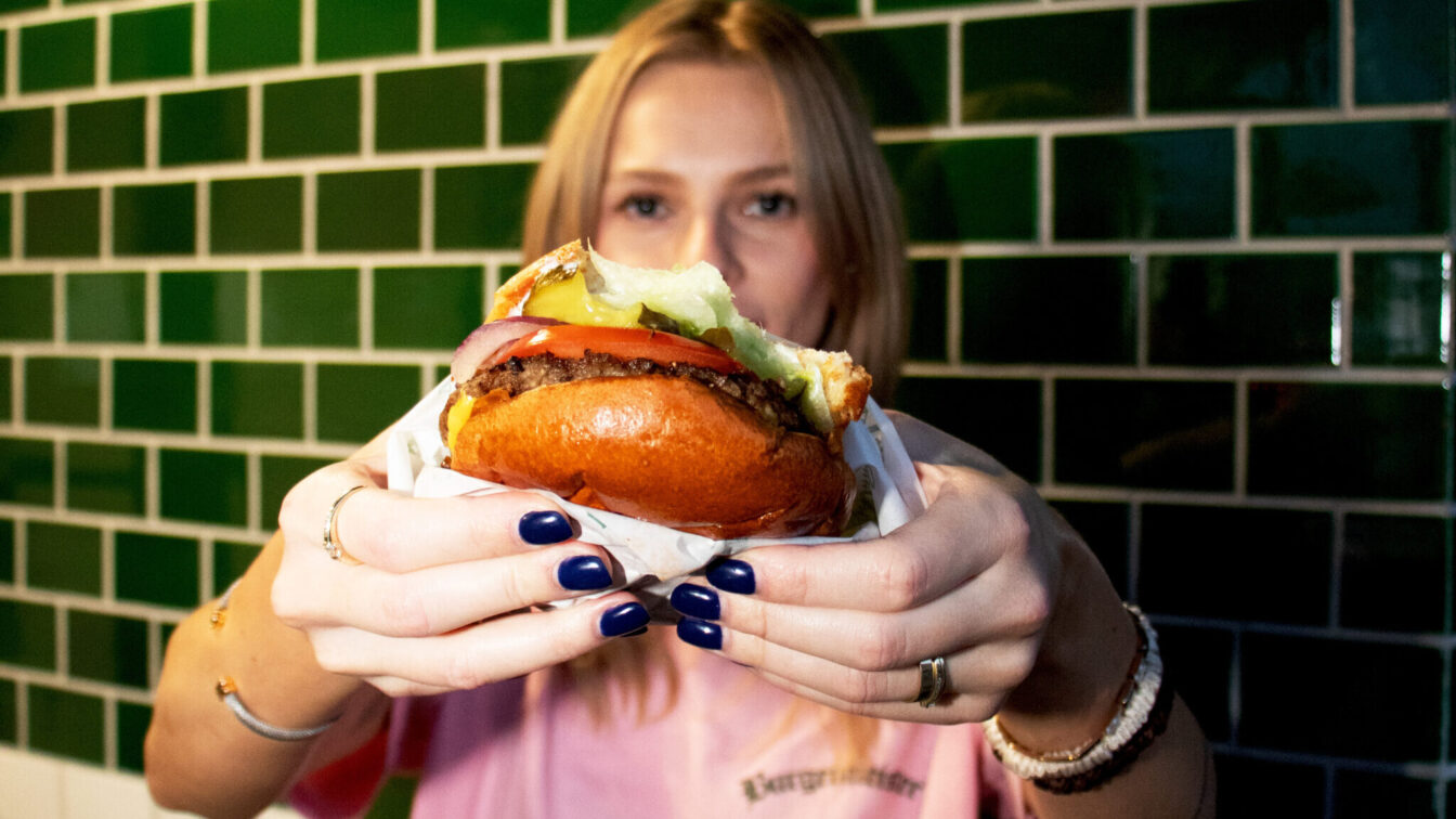 Cheeseburger von Berliner Burger-Marke Burgermeister.