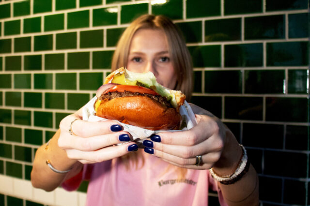 Cheeseburger von Berliner Burger-Marke Burgermeister.