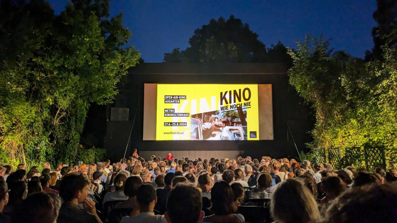 die Leinwand des Open-Air-Kinos Kino wie noch nie im Wiener Augarten