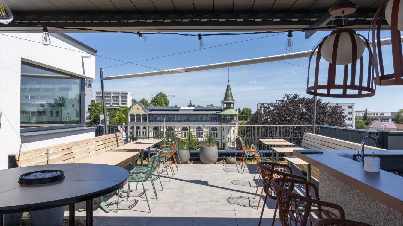 Erste Rooftop Bar in Liesing in Wien eröffnet - WILMA mit Feinkost und Soulfood.