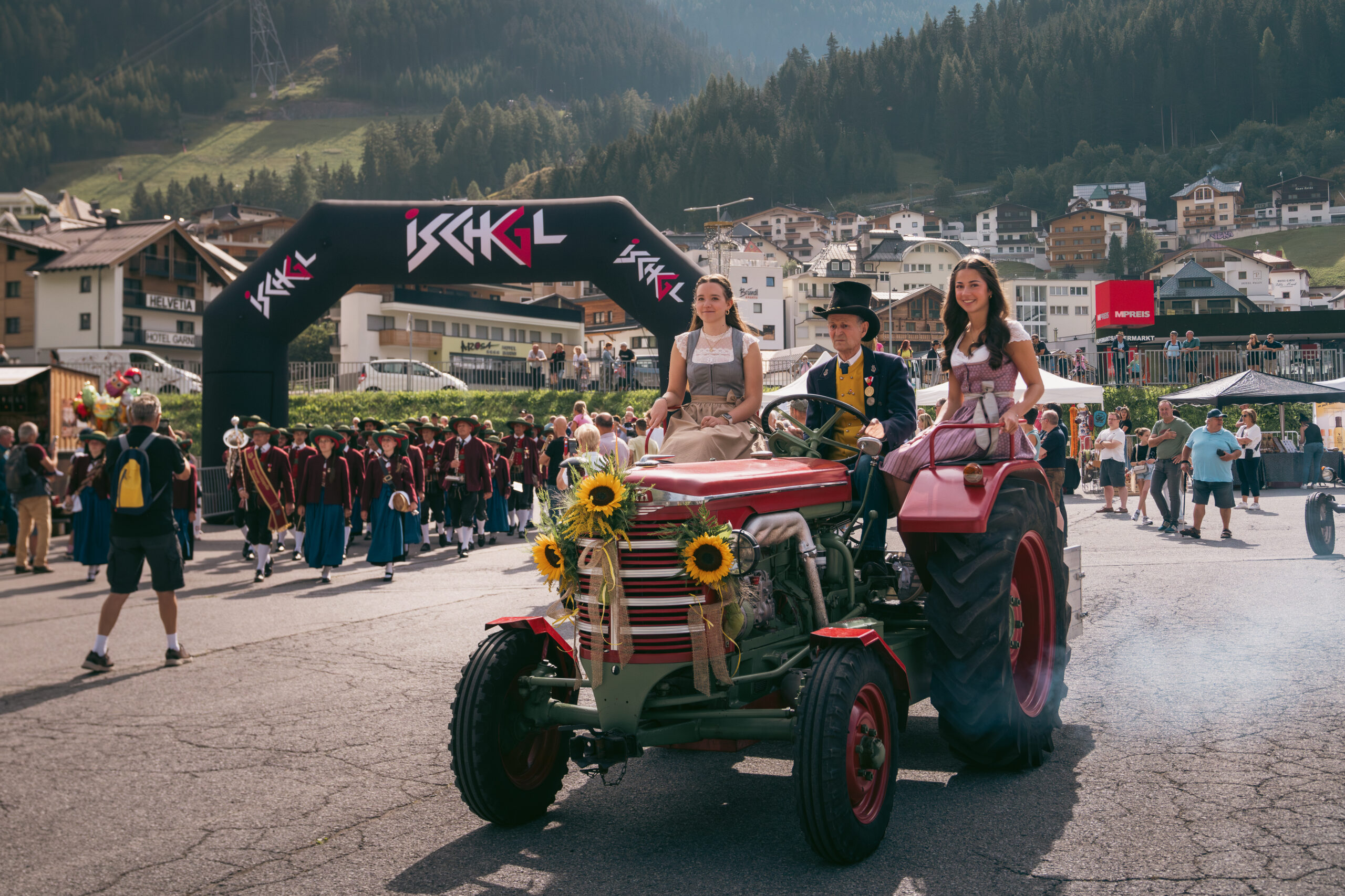 Traktor bei Fest in Tirol