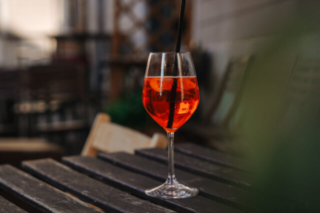 Spritzgetränke und Aperol in Triest in der Bar Barbacan.