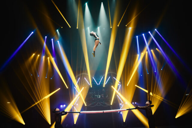 Zirkusartistin im Zirkus WOW