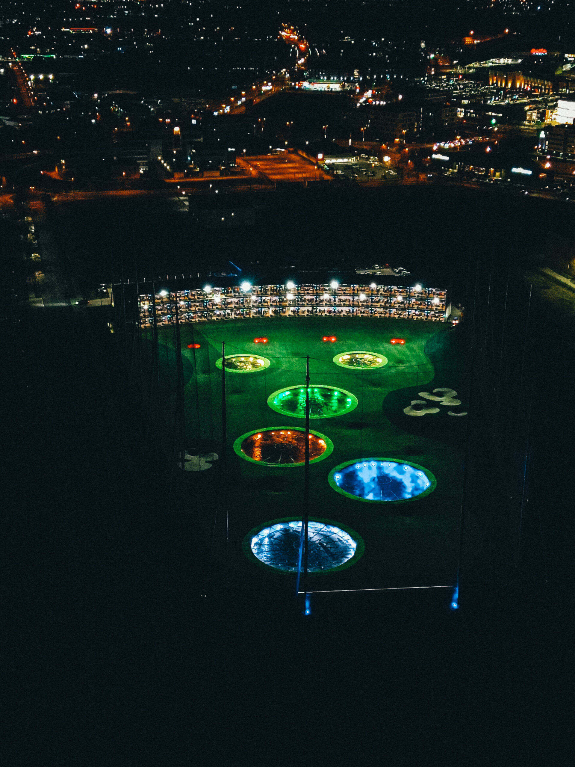 Topgolf bei Nacht (c) Topgolf