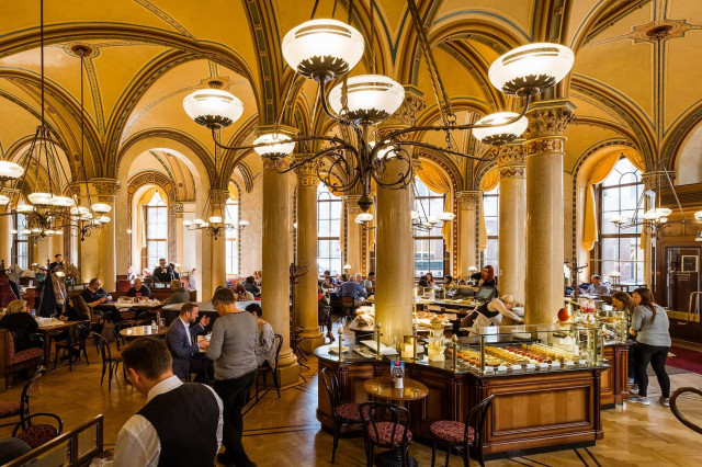 Kaffeehäuser in Wien: Cafe Central im 1. Bezirk Innenansicht