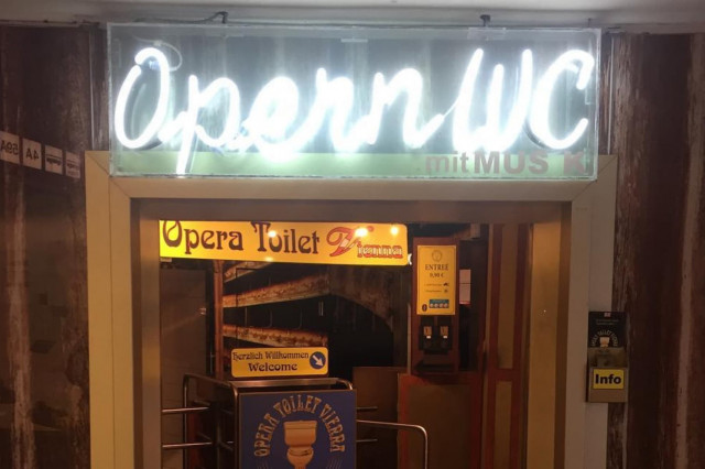 Opterntoilette schließt