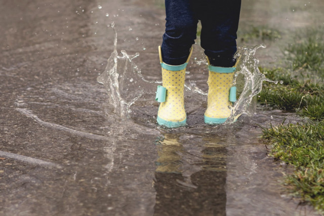 Regenstiefel Pfütze