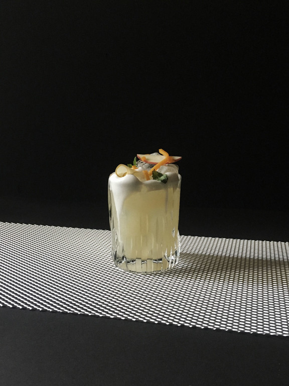 Cocktail in einem fancy Restaurant in Wien: das Bruder