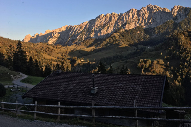 Brentenjochalm Wilder Kaiser, mit Blick auf Kaindlhütte Einstieg Bettlersteig