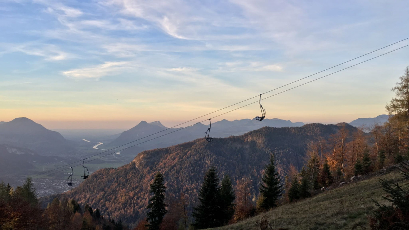 Kaiserlift Bergstation Brentenjoch mit Blick auf das Inntal, Kranzhorn, Erl