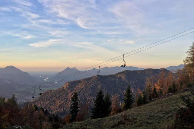 Kaiserlift Bergstation Brentenjoch mit Blick auf das Inntal, Kranzhorn, Erl