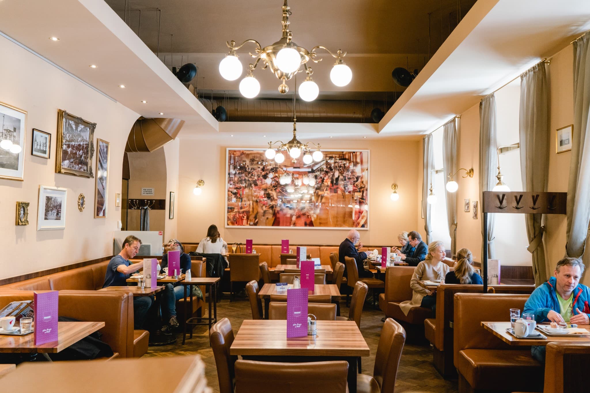 Das Café Hummels im 8. Bezirk ist ein Klassiker in Wien. 