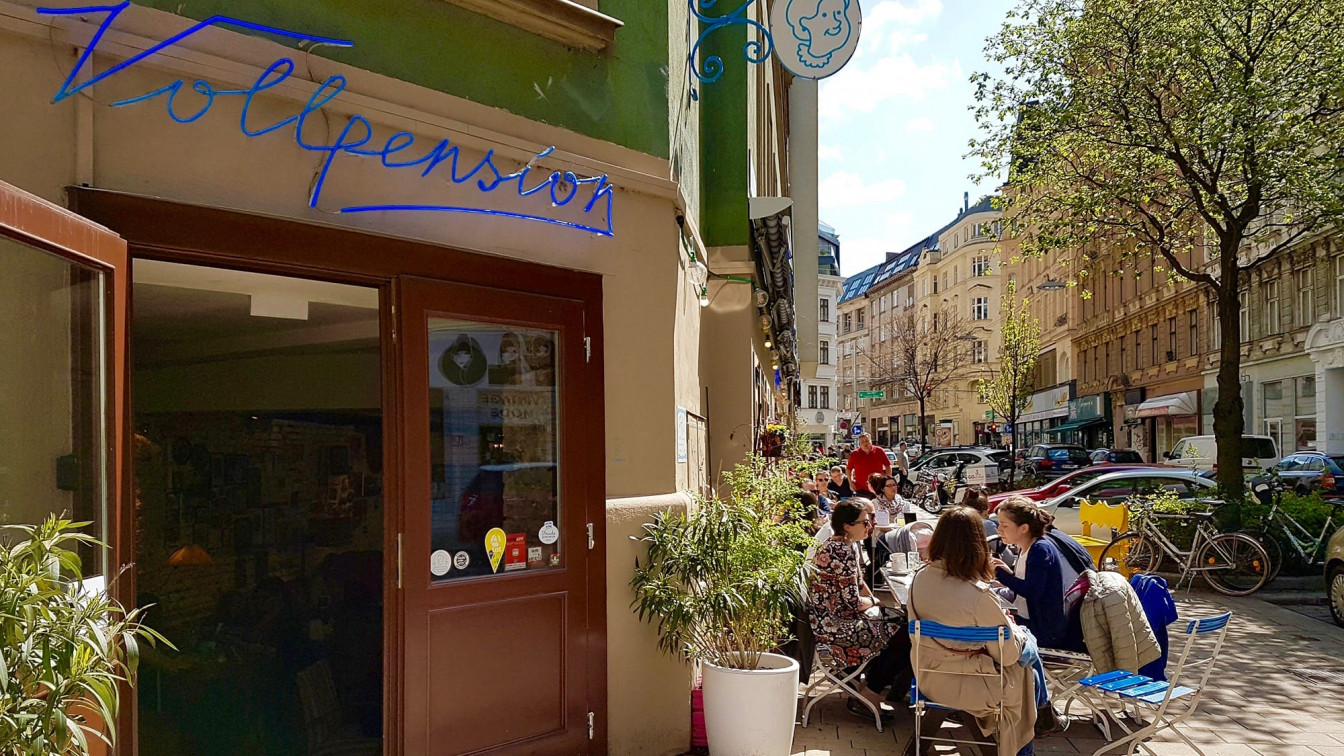 kaffee trinken in der sonne in wien