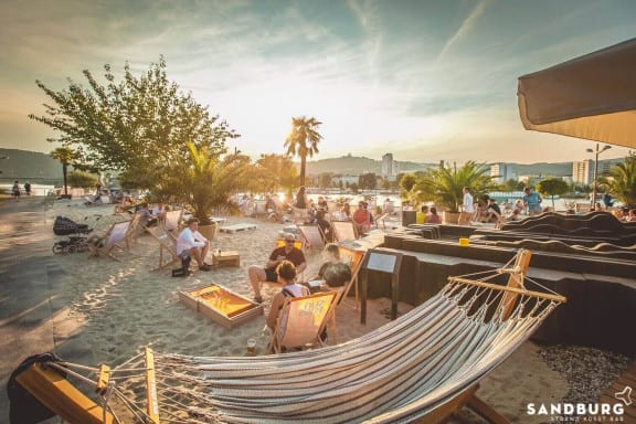 Strandbar Sandburg Linz Sommer